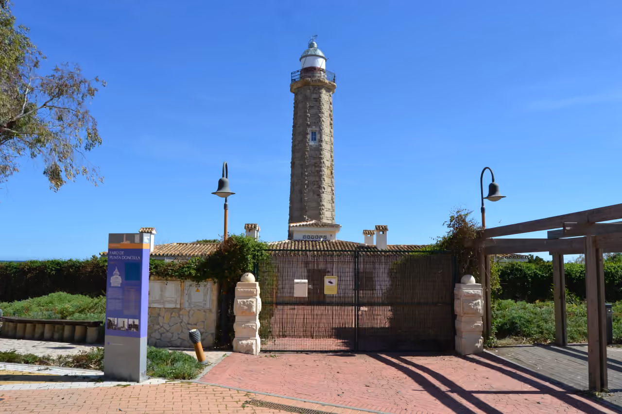 Area photograph of Faro de Punta Doncella lighthouse, Estepona near SOUTH SAND